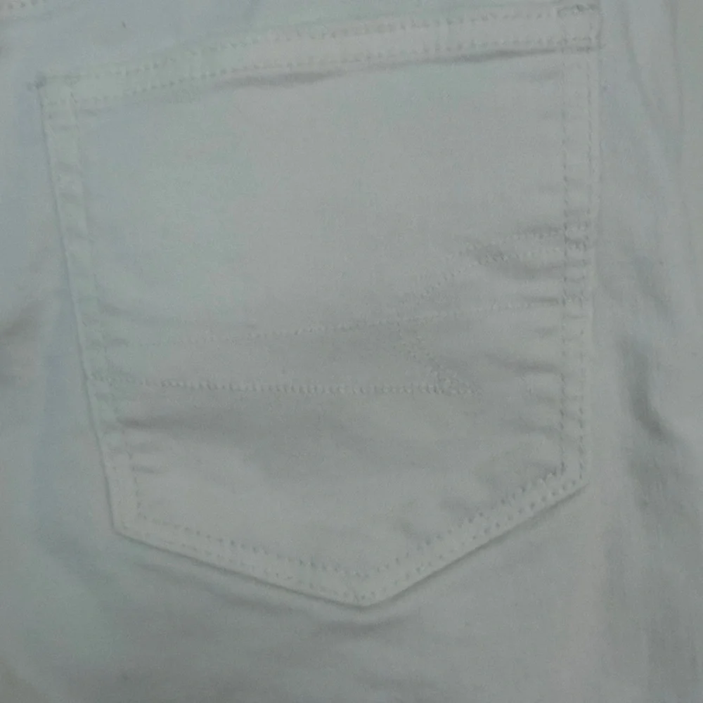 American Eagle White Distressed High Waisted Denim Shorts Size 2 Cut Off Boho